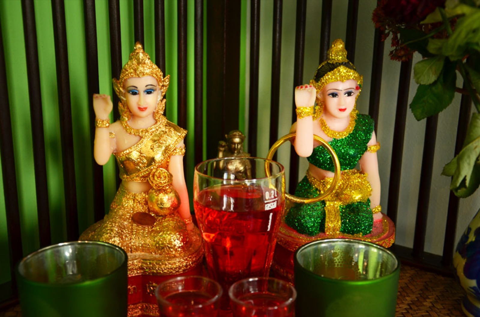 Thailändische Figuren als Teil der Einrichtung